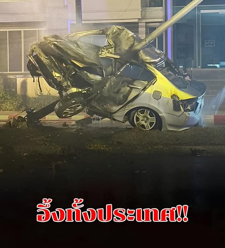 หนุ่มขี่จยย.เสียหลักล้ม เก๋งตามมาเบรกไม่ทัน เหยียบซ้ำดับสลด