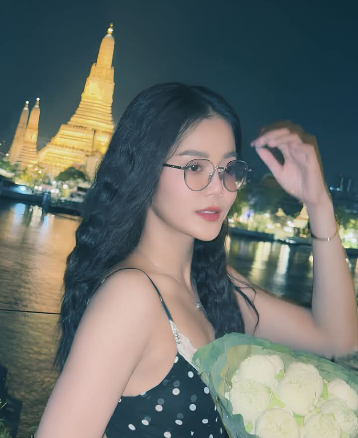 เอ๊ะยังไง! ลำไย ไหทองคำ มีภาพช็อตหวานกับ อดีตกัปตันทีมฟุตซอลชายไทย