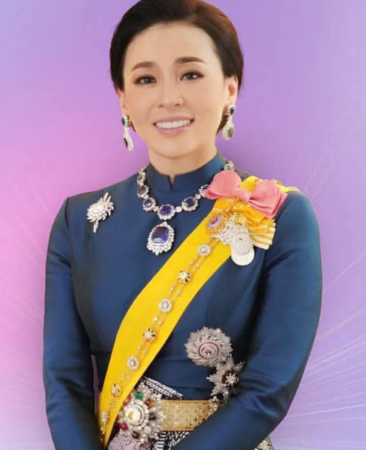 งดงามมาก! เทียร่าเพชรแฉกรัศมี เป็นมรดกพันปีหลวงสมัย ร.5 สู่พระสิริโฉมพระบรมราชินี ทรงสวมใส่ ณ พระราชวังหลวงกรุงสต็อกโฮล์ม